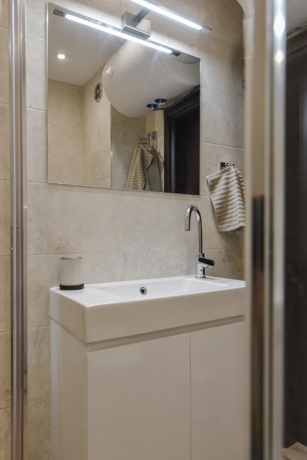 The Grunge Spot - Charming New 1-Bedroom By Flat Mаnager Sofia Esterno foto